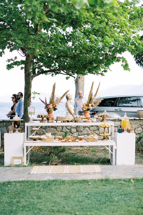 bohemian-summer-wedding-fthiotida-pampas-grass-romantic-details_09