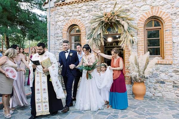bohemian-summer-wedding-fthiotida-pampas-grass-romantic-details_13
