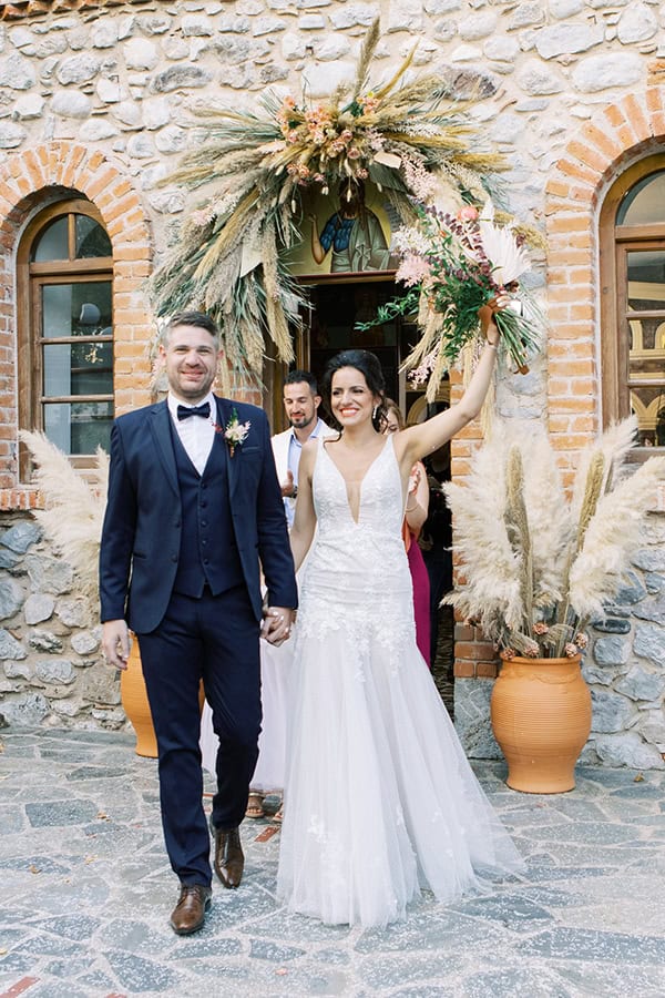 bohemian-summer-wedding-fthiotida-pampas-grass-romantic-details_15