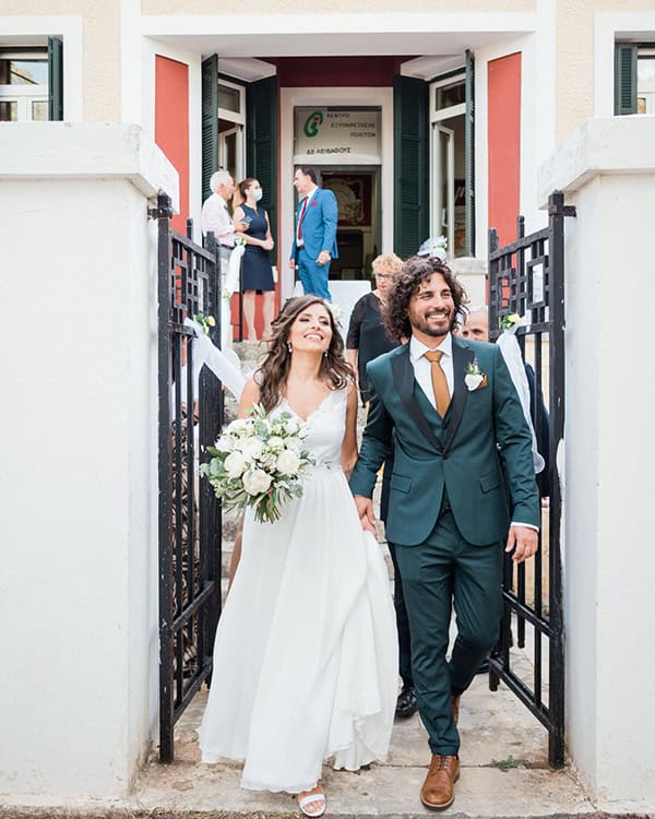 civil-summer-wedding-kefalonia-full-of-romantic-elements_21x