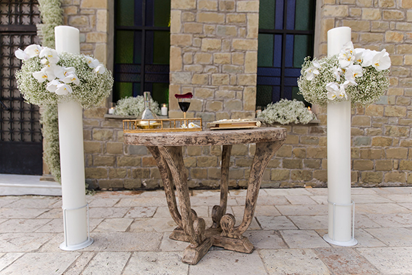 impress-guests-fantastic-decoration-blooms--orchids-baby-breath_03x