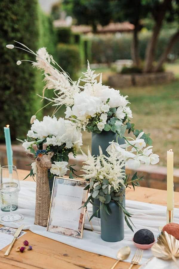 modern-decoration-ideas-white-flowers-eucalyptus-wedding-brunch_03