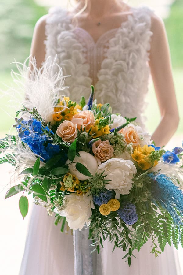 modern-styled-shoot-impressive-arrangements-orchids-roses-freesias-vivid-hues-blue_01w