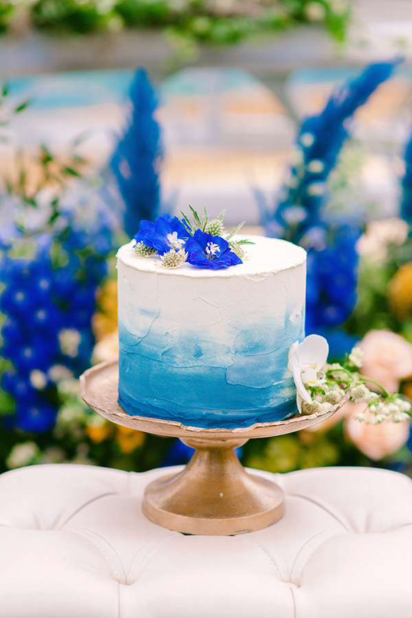 modern-styled-shoot-impressive-arrangements-orchids-roses-freesias-vivid-hues-blue_12