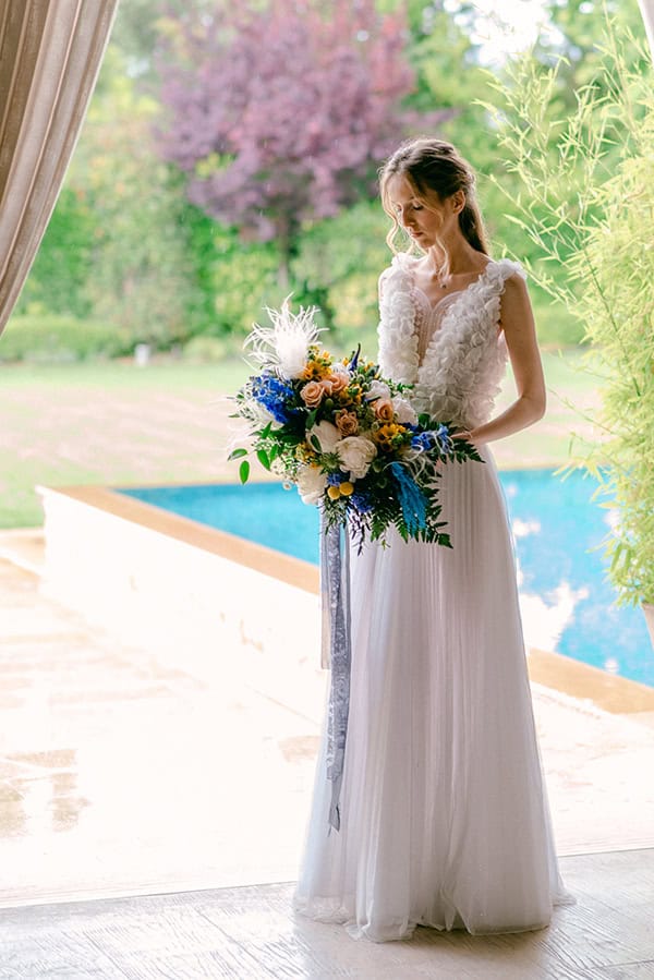 modern-styled-shoot-impressive-arrangements-orchids-roses-freesias-vivid-hues-blue_21