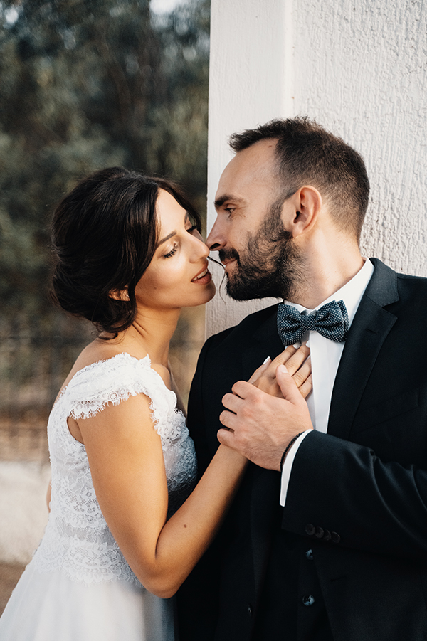 romantic-summer-wedding-paiania-white-calla-lily_04x