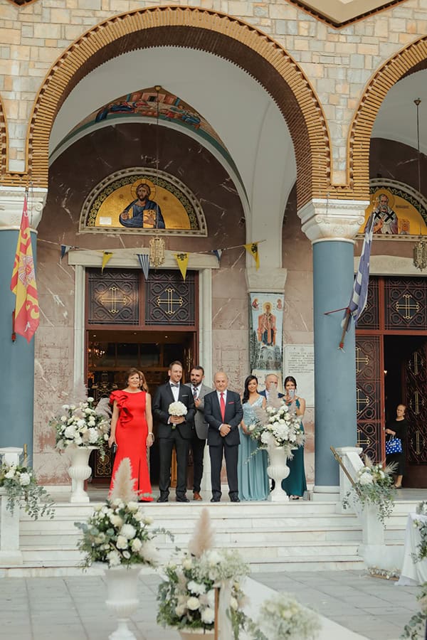 stunning-wedding-larisa-beautiful-floral-design-elegant-details_16