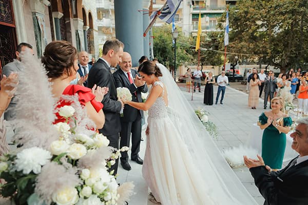 stunning-wedding-larisa-beautiful-floral-design-elegant-details_21