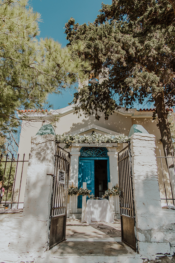 beautiful-summer-wedding-tzia-lysianthus-baby-breaths_15