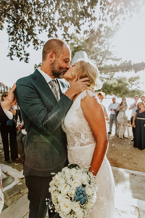 beautiful-summer-wedding-tzia-lysianthus-baby-breaths_30