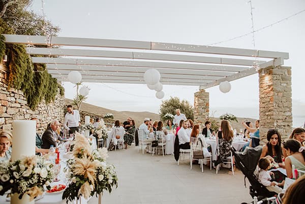 beautiful-summer-wedding-tzia-lysianthus-baby-breaths_31x