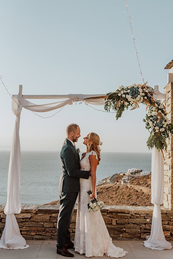 beautiful-summer-wedding-tzia-lysianthus-baby-breaths_37