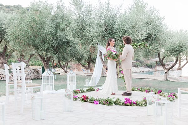 dreamy-styled-shoot-olive-grove-stunning-fuchsia-bougainvillea_01