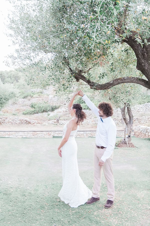 dreamy-styled-shoot-olive-grove-stunning-fuchsia-bougainvillea_17