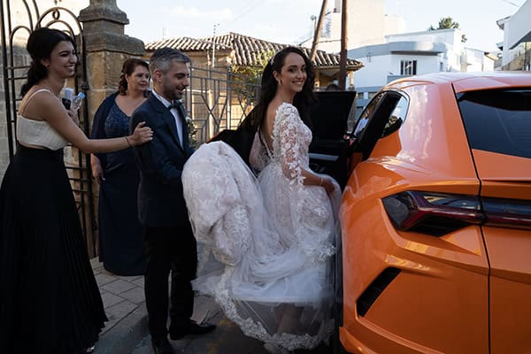 fall-wedding-nicosia-romantic-flower-arrangments_30x