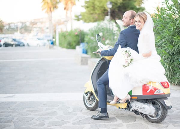 fall-wedding-paros-island-white-pink-roses_22x