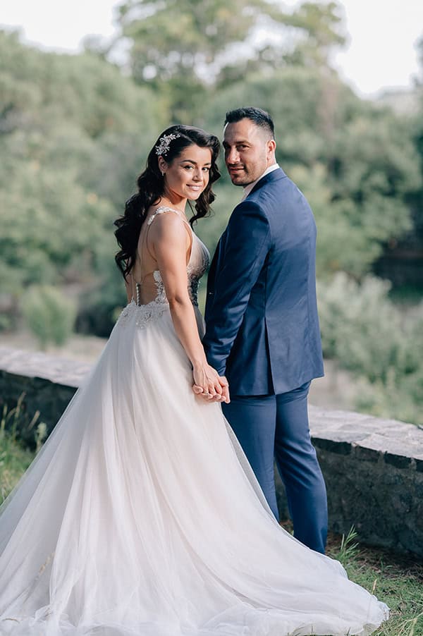 gorgeous-summer-wedding-mitilini-ultra-romantic-flower-arrangments_01