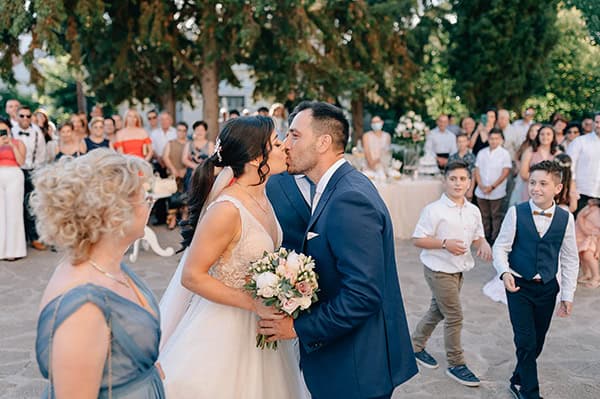 gorgeous-summer-wedding-mitilini-ultra-romantic-flower-arrangments_27