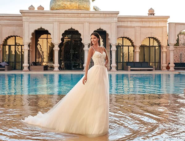 gorgeous-wedding-gowns-demetrios-stunning-bridal-look_09