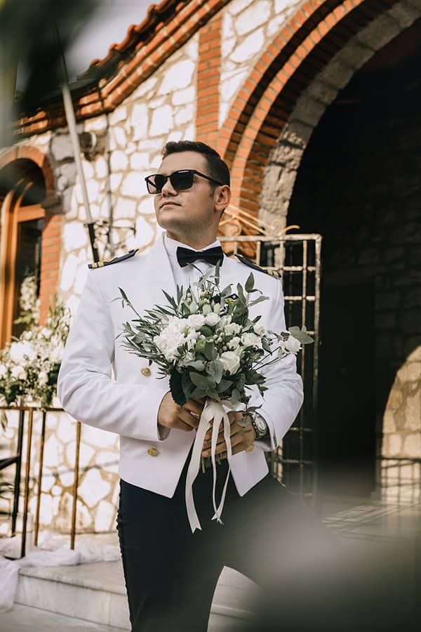 military-wedding-larissa-romantic-flowers-white-color_11