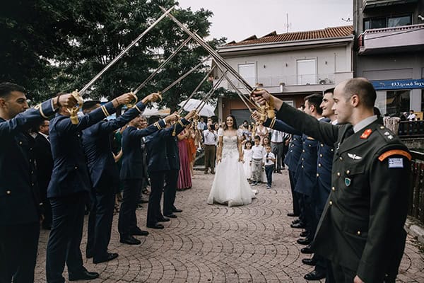 military-wedding-larissa-romantic-flowers-white-color_12