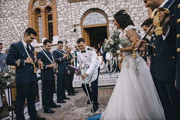 military-wedding-larissa-romantic-flowers-white-color_20