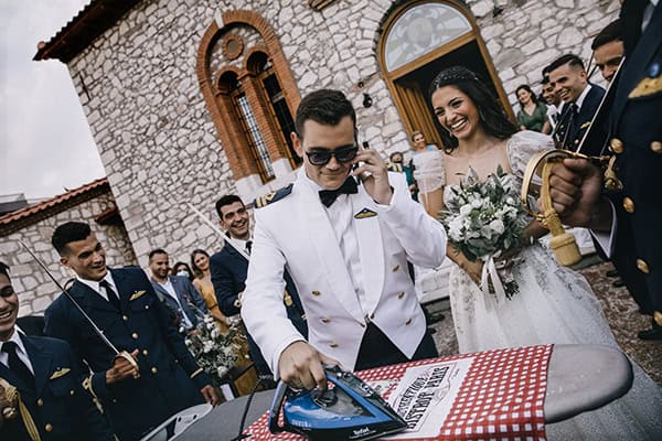 military-wedding-larissa-romantic-flowers-white-color_21