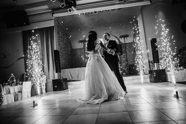 military-wedding-larissa-romantic-flowers-white-color_24