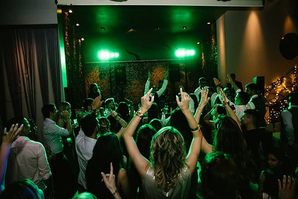 military-wedding-larissa-romantic-flowers-white-color_25w