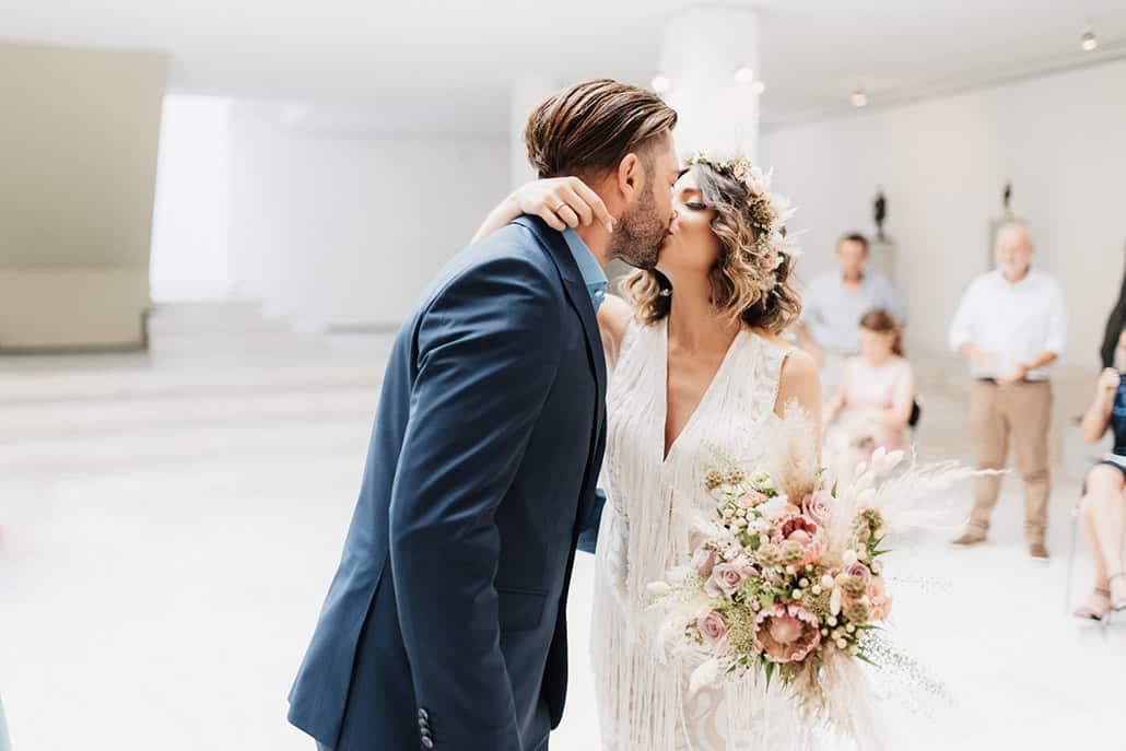 Ένας stylish πολιτικός γάμος με μποέμ πινελιές │ Κωνσταντίνα & Άρης