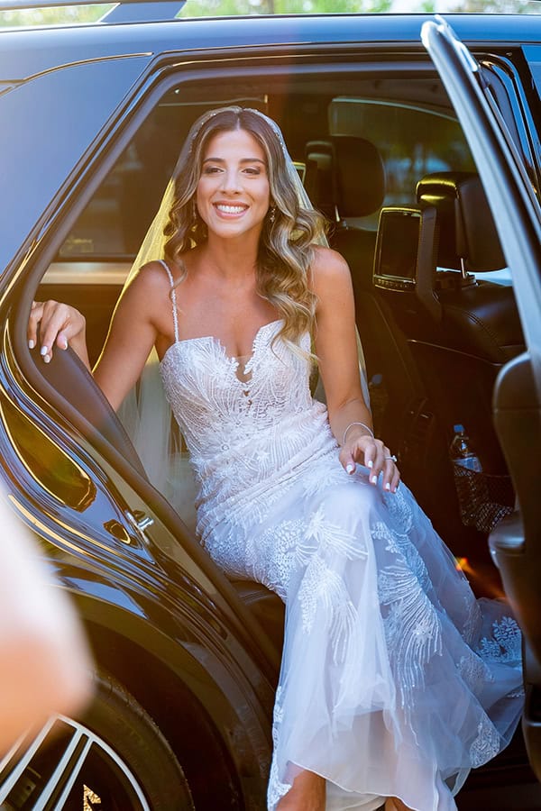 summer-wedding-athens-impressive-flower-arrangments-white-roses_01