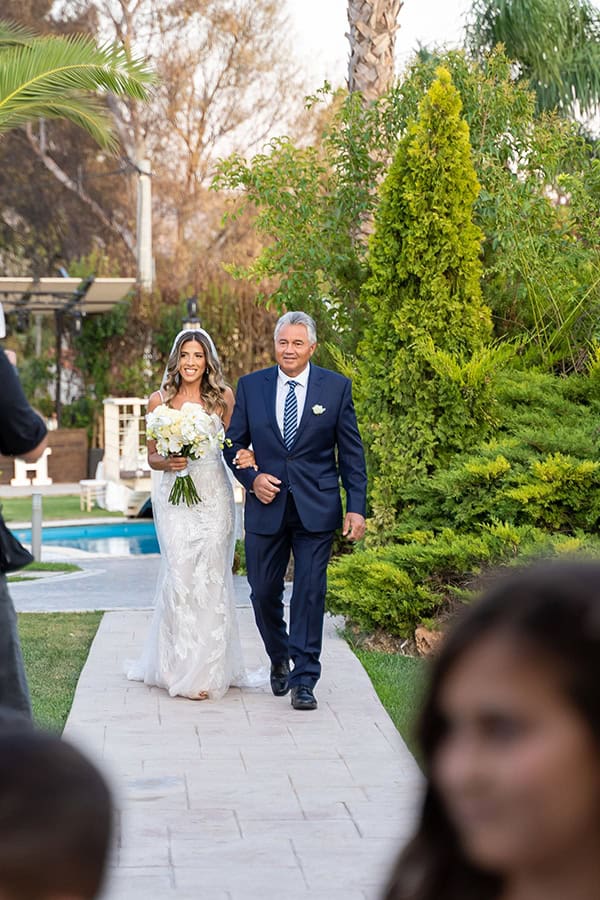 summer-wedding-athens-impressive-flower-arrangments-white-roses_03