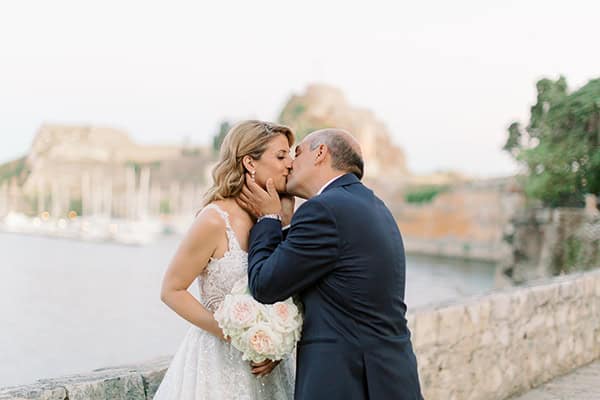 autumn-wedding-corfu-hydrangeas-roses_04x