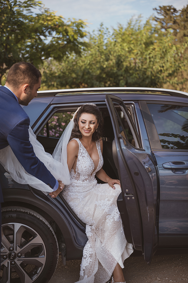 beautiful-fall-wedding-athens-romantic-flower-arrangments_18x