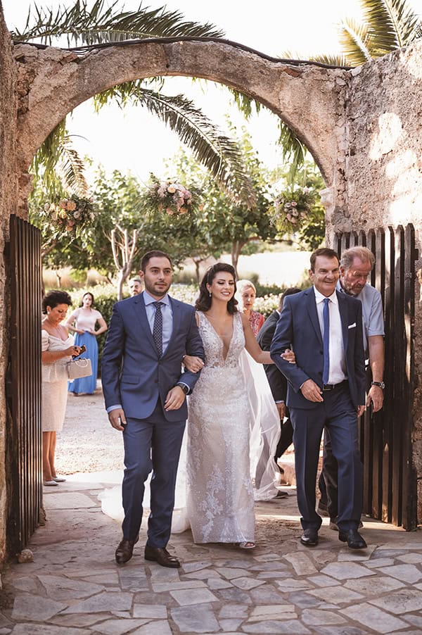 beautiful-fall-wedding-athens-romantic-flower-arrangments_19