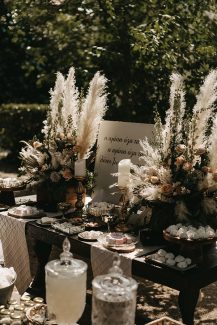 Candy table με μποέμ διακόσμηση και ρουστίκ πινελιές