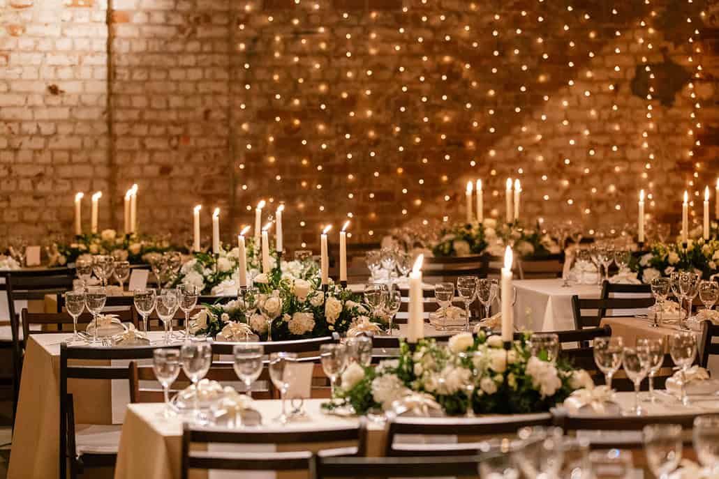 Χριστουγεννιάτικες ιδέες διακόσμησης με κρυστάλλινους πολυελαίους και elegant λεπτομέρειες