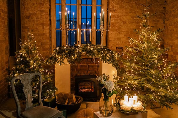 christmas-wedding-decoration-ideas-crystal-chandeliers-elegant-details_12