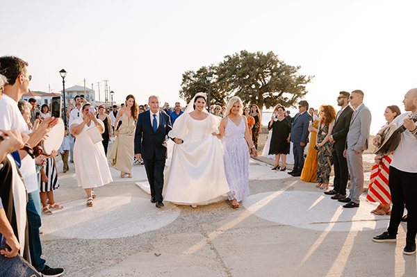 fairytale-wedding-elafonisos-impressive-flower-arrangements_16