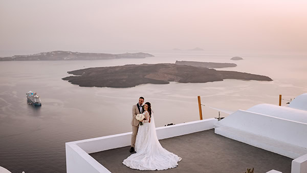 impressive-wedding-santorini-white-orchids-roses_03