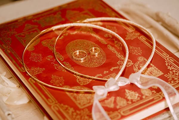 impressive-wedding-santorini-white-orchids-roses_12