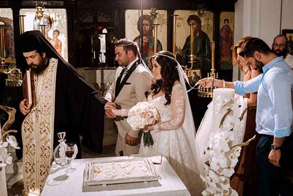 impressive-wedding-santorini-white-orchids-roses_16