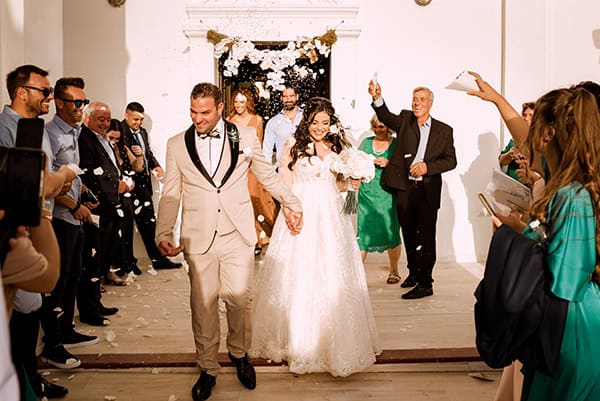 impressive-wedding-santorini-white-orchids-roses_17