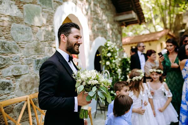 lovely-wedding-protara-white-blooms-emerald-details_19