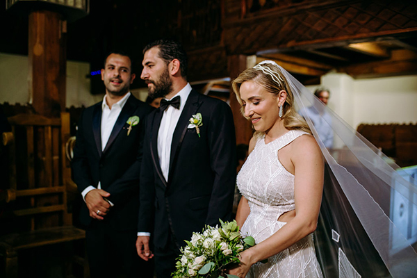 lovely-wedding-protara-white-blooms-emerald-details_25