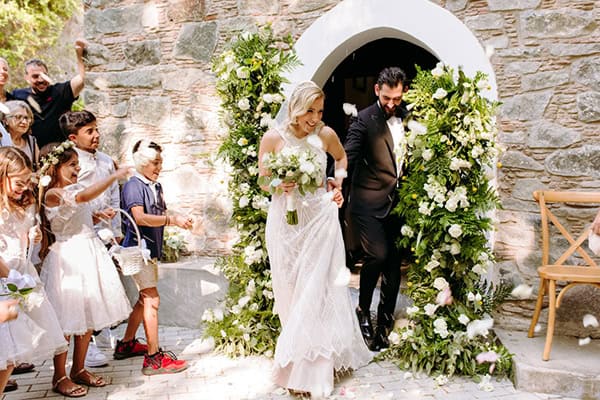 lovely-wedding-protara-white-blooms-emerald-details_29