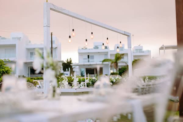 lovely-wedding-protara-white-blooms-emerald-details_59