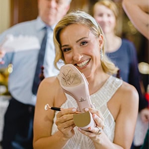 Υπέροχος γάμος στον Πρωταρά με λευκά άνθη και emerald πινελιές  │ Μαρία & Νάκης