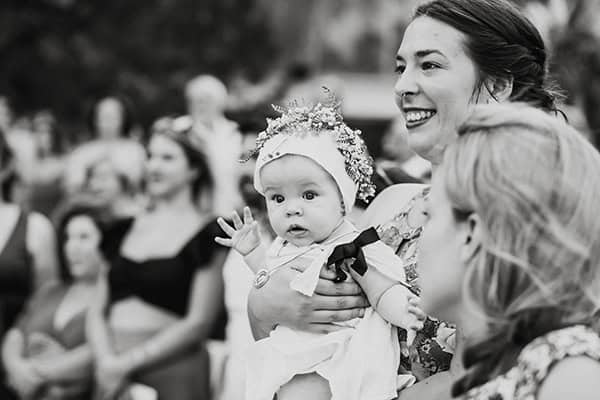 outdoor-boho-wedding-next-to-beach-colorful_12