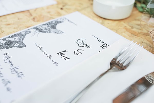 outdoor-boho-wedding-next-to-beach-colorful_24